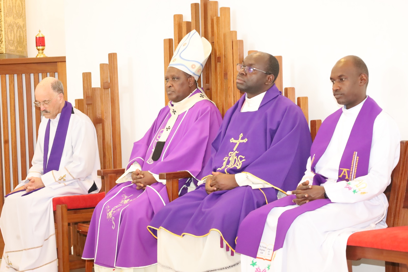 Cardinal KAMBANDA with international scholars