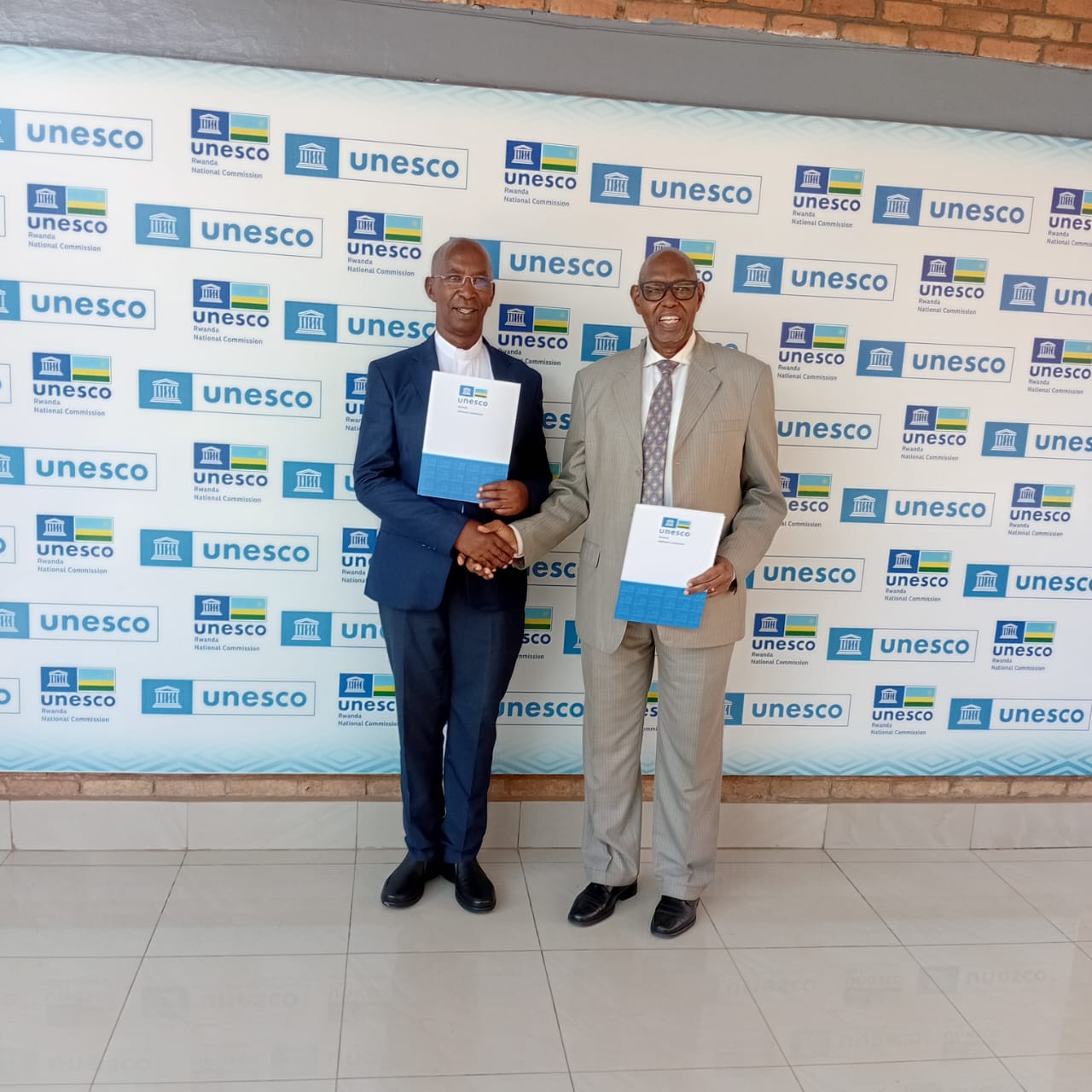 CUR AND UNESCO COMMISSION JOIN FORCES FOR EXCELLENCE AND INNOVATION  Logo